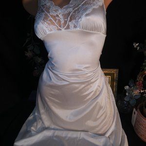 vTG Dress Slip Wedding White Silky Nylon Wide Lace Bodice Pin Up Office Gal Slip